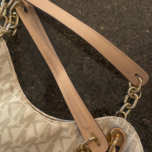 Michael Kors Signature Purse! πβ¨π« - Picture 2 of 6